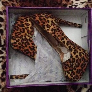Leopard heels size 7